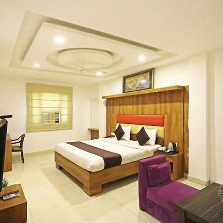 Hotel Urban Luxury New Delhi Exteriör bild