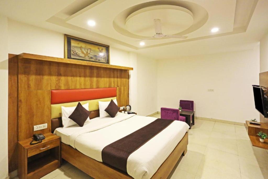 Hotel Urban Luxury New Delhi Exteriör bild
