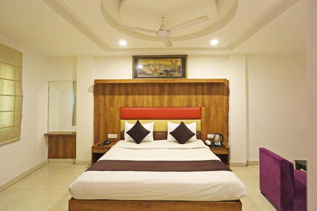 Hotel Urban Luxury New Delhi Exteriör bild