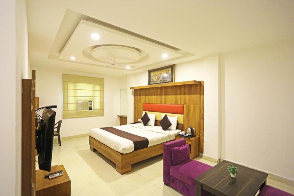 Hotel Urban Luxury New Delhi Exteriör bild