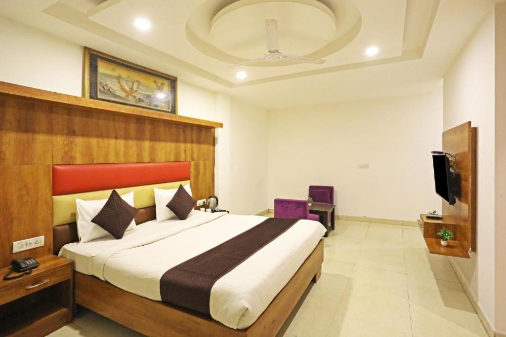 Hotel Urban Luxury New Delhi Exteriör bild